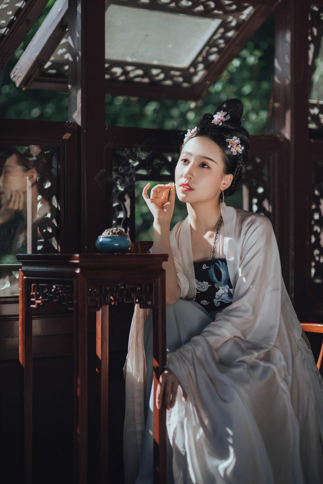 独特风情,酒吧里的歌舞秀 独特风情,酒吧里的歌舞秀