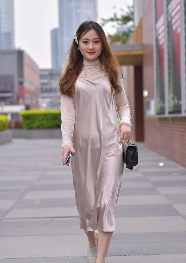 衣美女装广告语_美女光衣_衣美女装店门头照