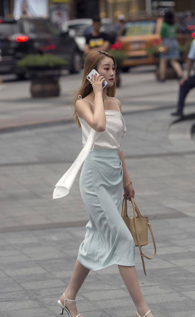 衣美女装广告语_美女光衣_衣美女装店门头照