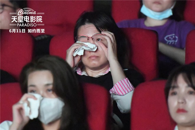大手子影院台节目_电影院手拉手图片_大手子影院