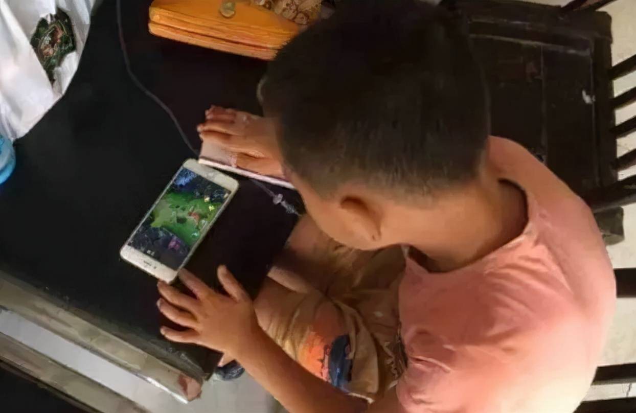 好玩的乒乓球手机游戏_掉乒乓手机游戏叫什么_手机游戏掉乒乓