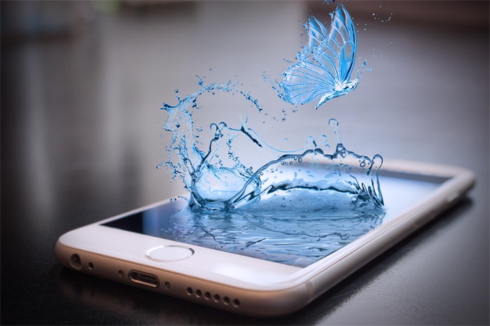 手机玩游戏发烫怎么解决_手机玩游戏盒app_手机玩游戏手机有水