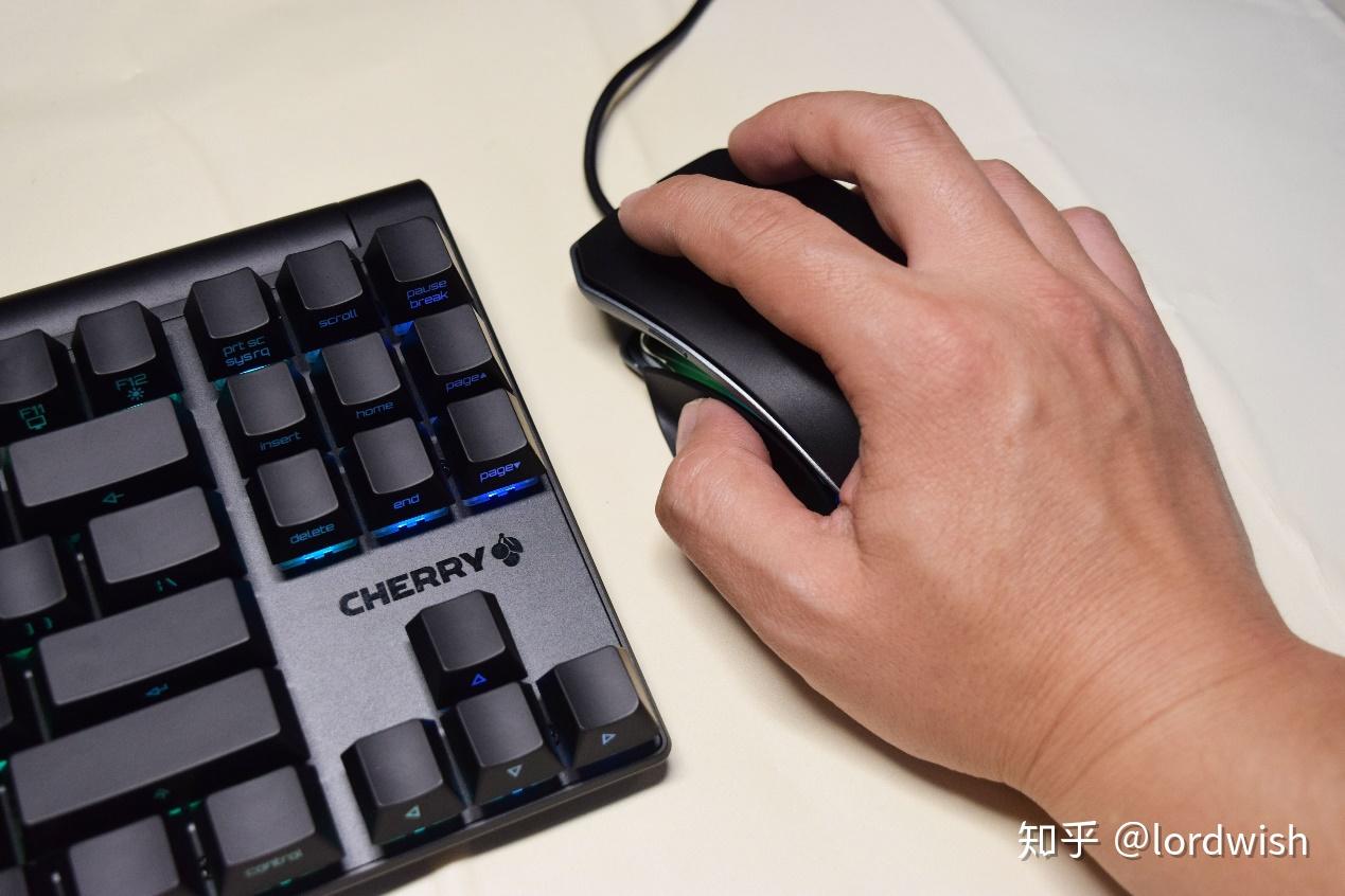 支持otg键鼠的手机游戏-手机游戏新玩法：otg键鼠操作让你秒变游戏高手