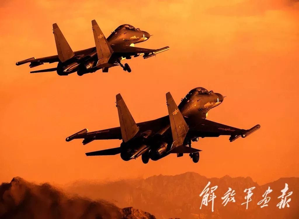 国庆阅兵2013-震撼！2013国庆阅兵：规模大如天，武器亮点抢眼