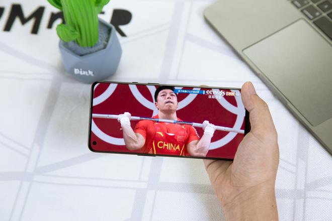 手机玩游戏10多帧-手机玩游戏只有 10 多帧，卡顿现象频发，玩家耐心被消磨殆尽