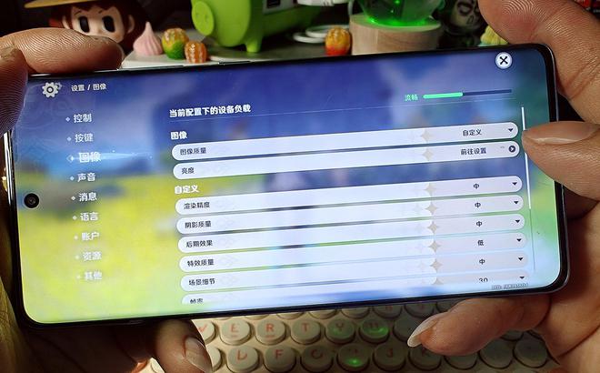 手机玩游戏cpu 69度-手机玩游戏温度高达 69 度，卡顿发烫令人担忧，如何解决？