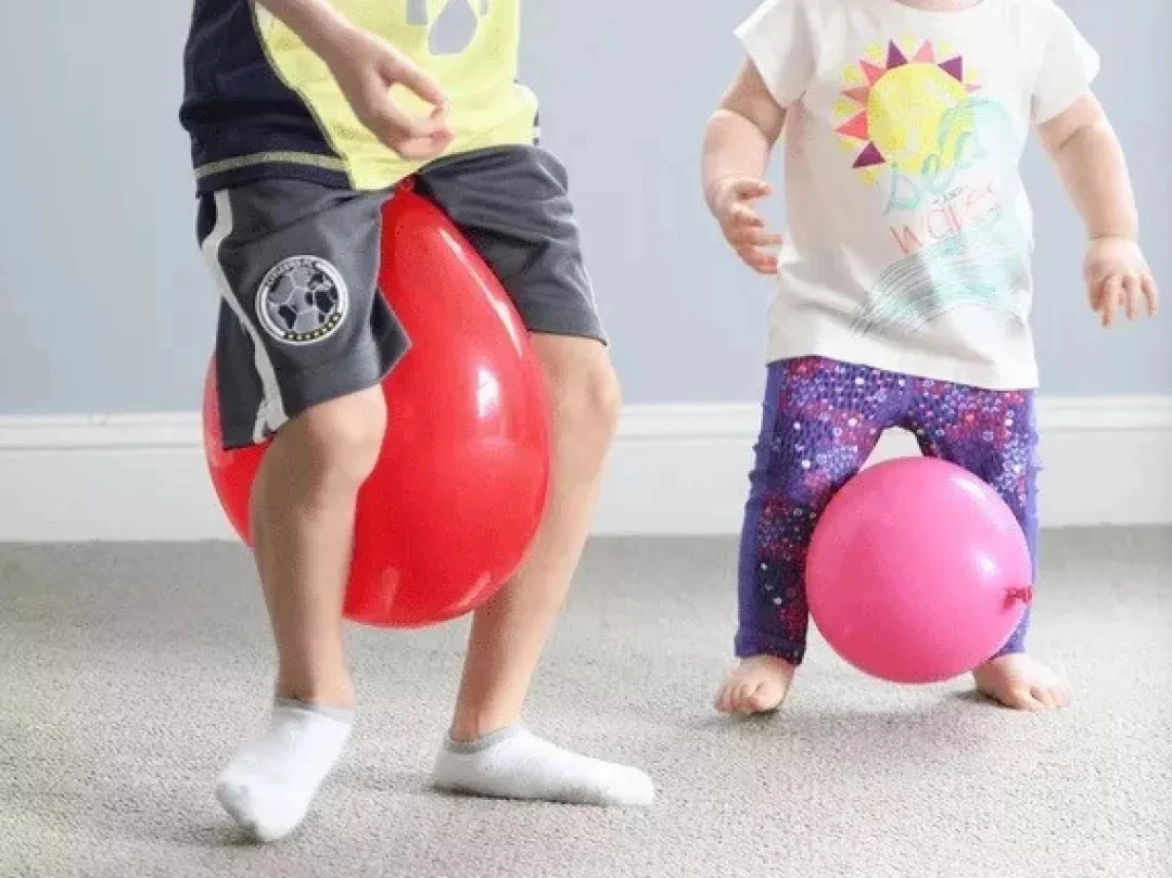 手机在桌子上玩游戏_用桌子玩游戏_在桌子上玩手机
