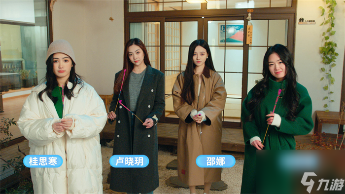 真人女拿手机游戏_真人手机游戏有什么_适合女生玩的游戏真人