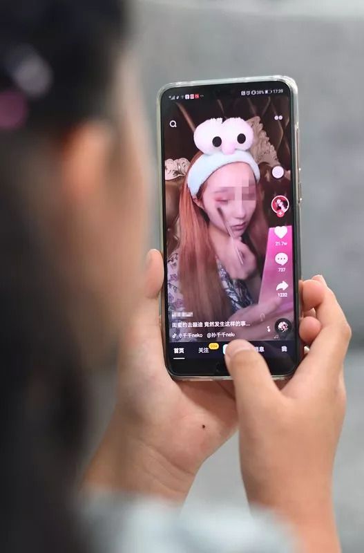 手机模拟开枪游戏：娱乐还是教唆？对孩子的影响令人担忧