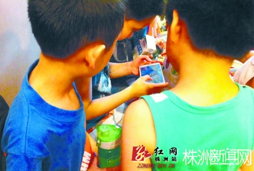 手机游戏危害手抄报_手机危害儿童_手机游戏危害小孩