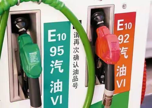 军队卡车汽油运输 